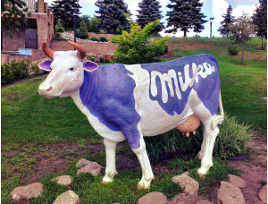 Рекламная объемная скульптура «Альпийская коровка «Milka»